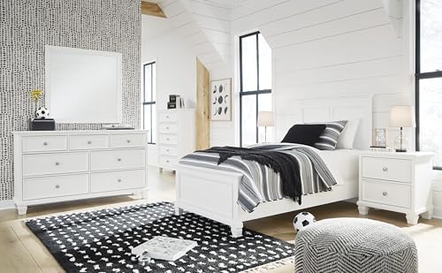 Signature Design by Ashley Fortman Casual 5 Drawer Chest for Bedroom, White
