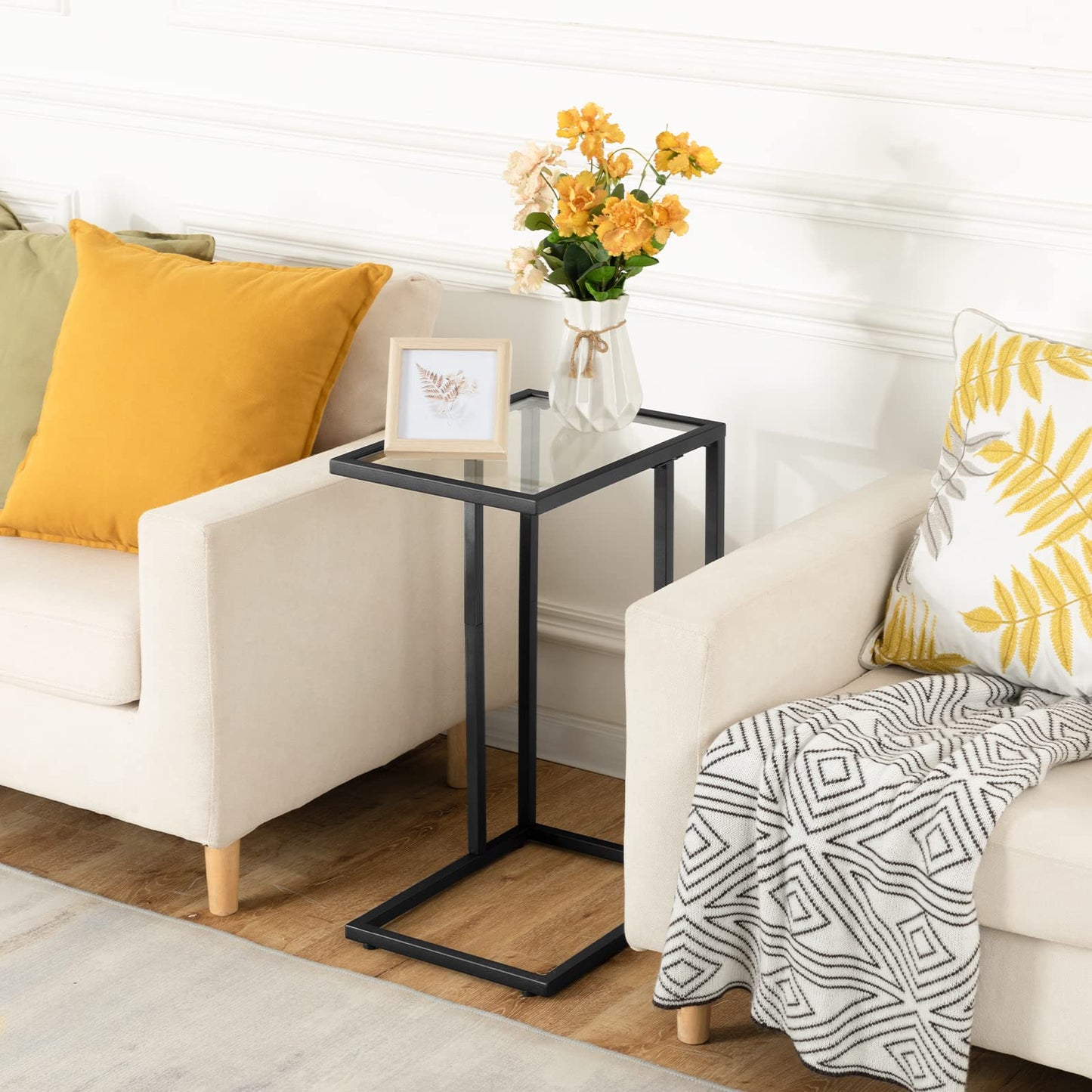 HOOBRO C Shaped End Table, Tempered Glass Snack Side Table with Metal Frame, TV Tray Table for Small Space, Sofa Couch and Bed, Modern Style, Black BK03SF01