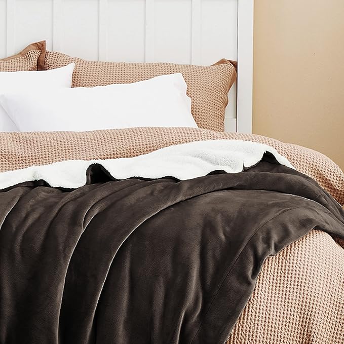 Bedsure Sherpa Fleece Blankets King Size for Bed - Thick and Warm, Soft Fuzzy Plush King Blanket for Winter, Brown, 108x90 Inches