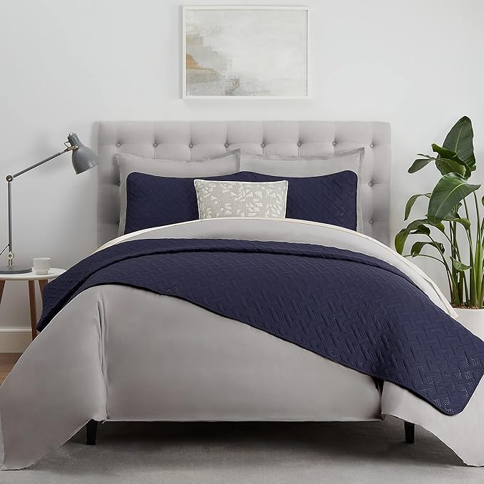 Serta ComfortSure Soft 3-Piece King/ Cal King Quilt Bedding Set, Includes Bedspread/Coverlet and Pillow Shams, Bedding for All Seasons, Machine Washable, Navy